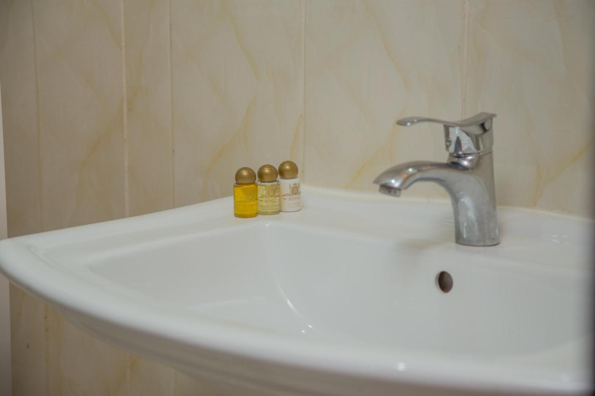 Hotel La Rose Blanche アビジャン エクステリア 写真